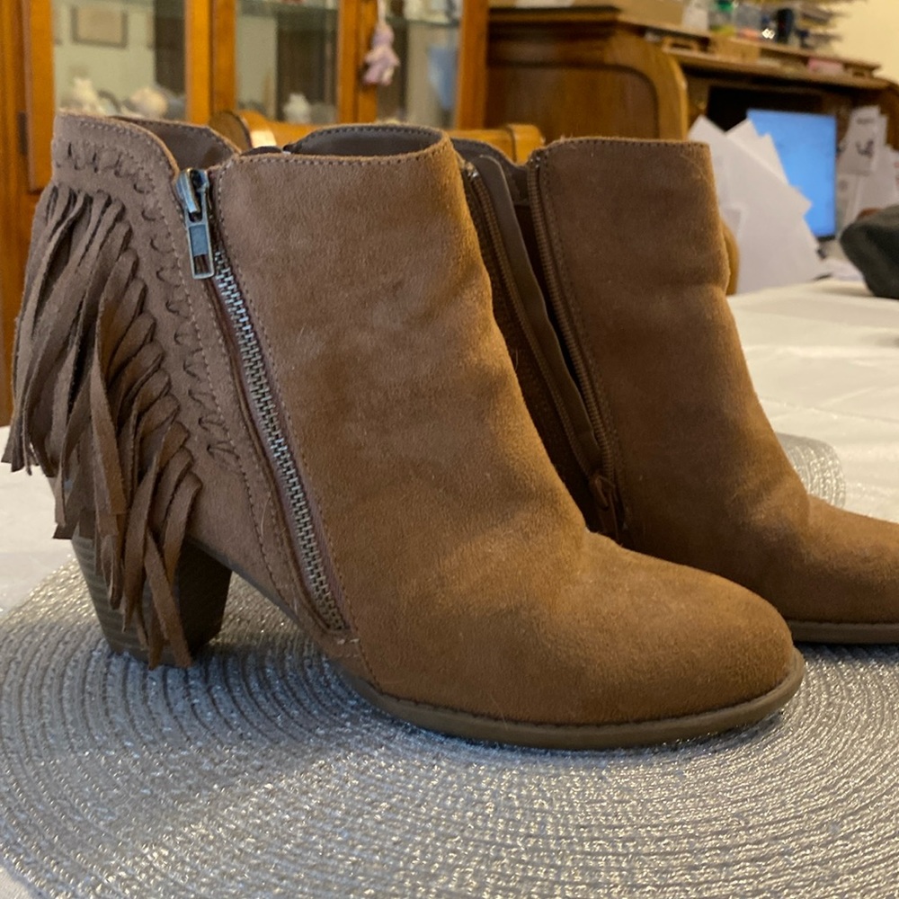 Tan size 8 1/2M ankle boots